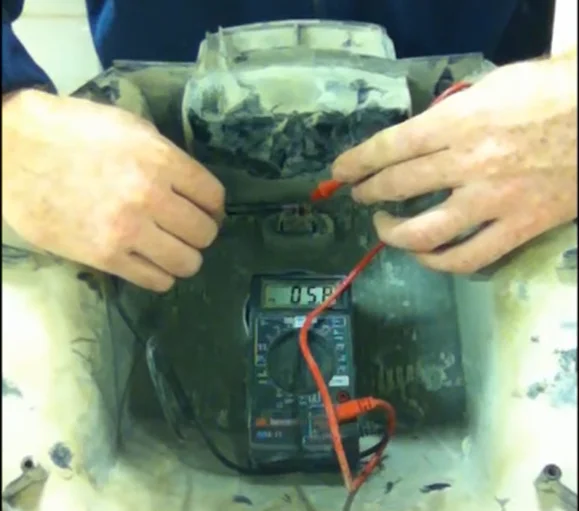 Using multimeter to check on/off Dyson switch for continuity