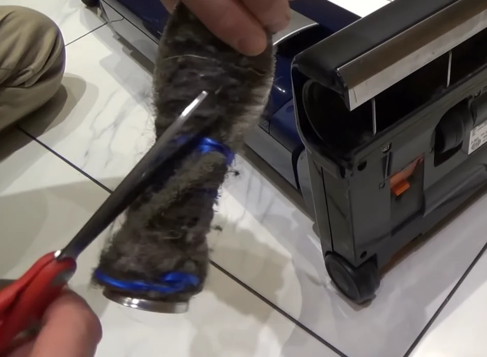Cleaning a Simplicity vacuum brush roll